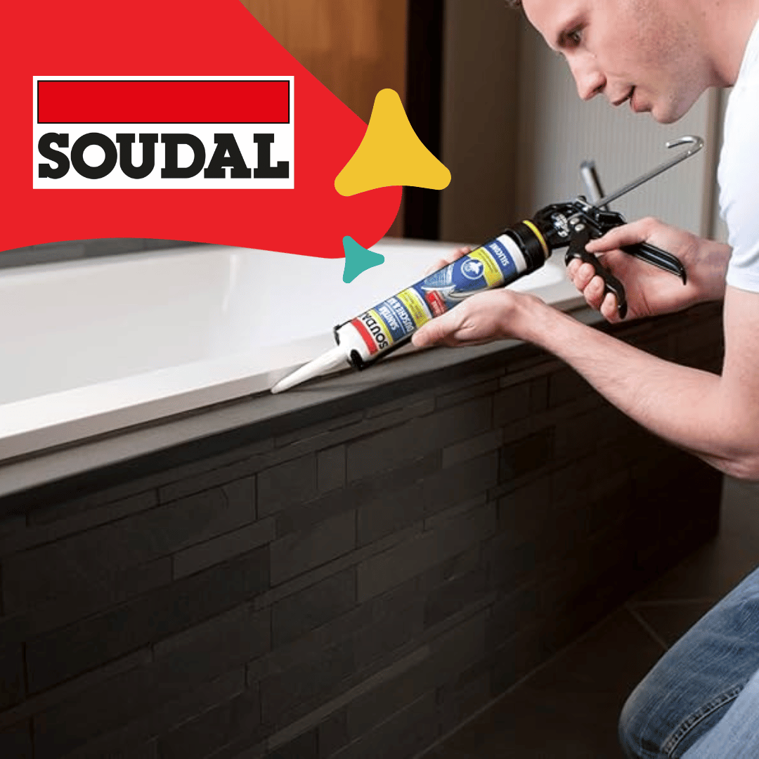 Vakman aan het werk tijdens een kitworkshop met Soudal, toont correcte toepassing van siliconenkit.